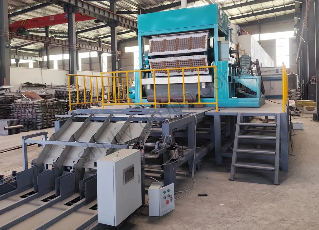Pulp molding machine