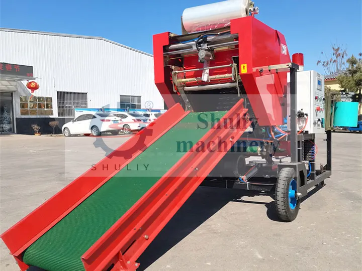 Small silage making machine