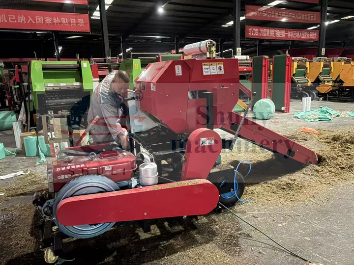 Round silage baler wrapper Round silage baler wrapper